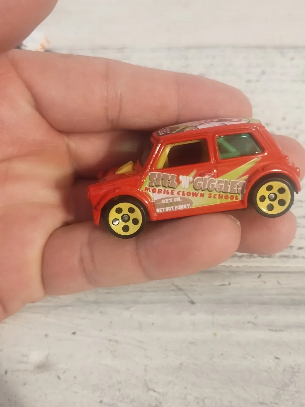 Mixed brand lot 8 vehicles 4 hot wheels 1 maisto 1 daron 1 matchbox
